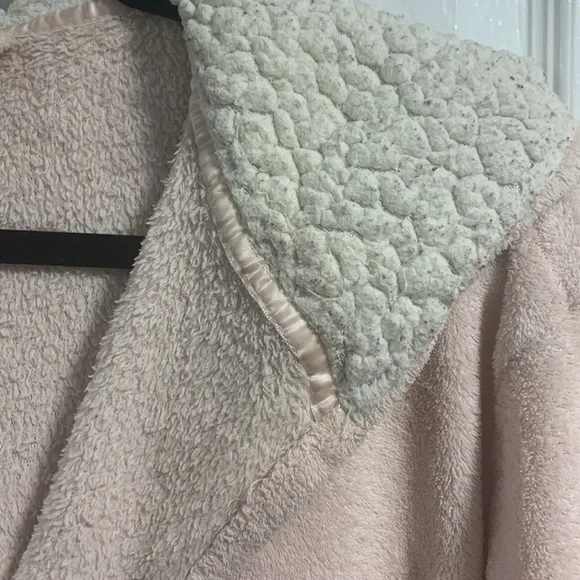 Soft Ulta Robe - Picture 7 of 11